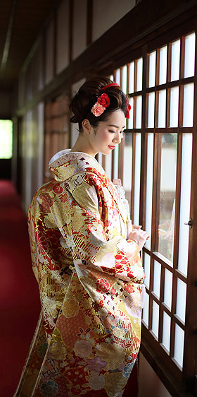 色打掛を着た花嫁